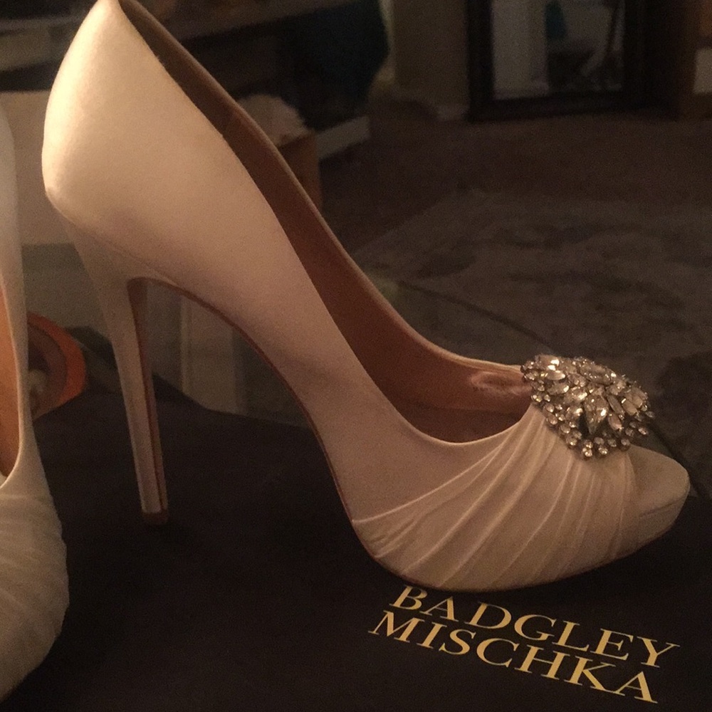 Badgley mischka platform heels